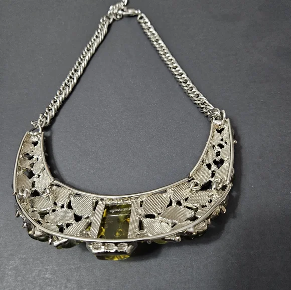 Lisner Thermoset Necklace - Picture 3 of 4